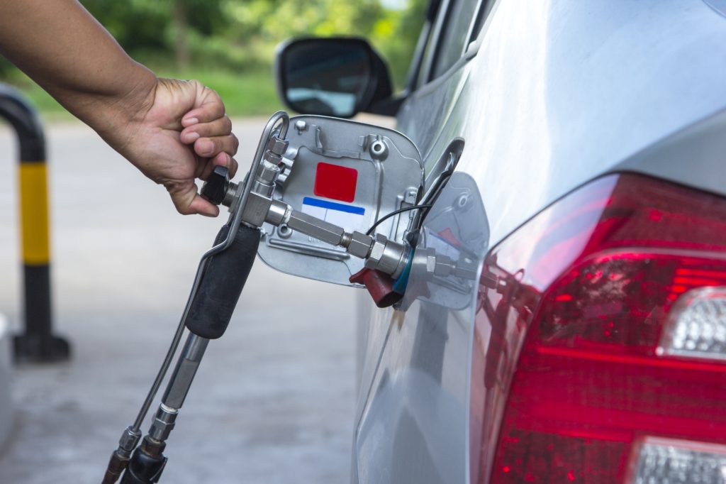 Сколько стоит переделать машину с бензина на газ?